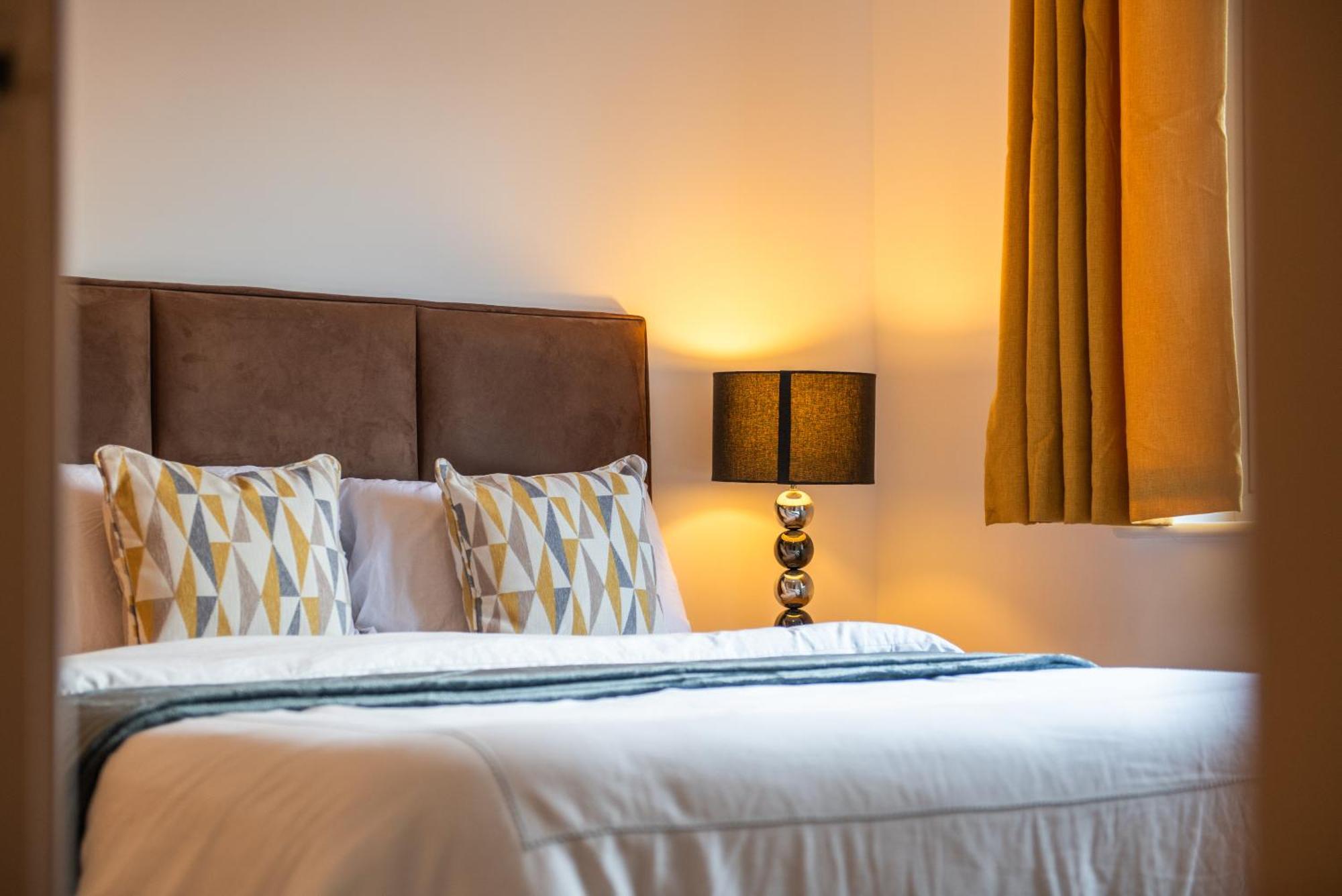 The Rise - A Beautiful 2 Bedroom House, Only 17mins To London!!! *