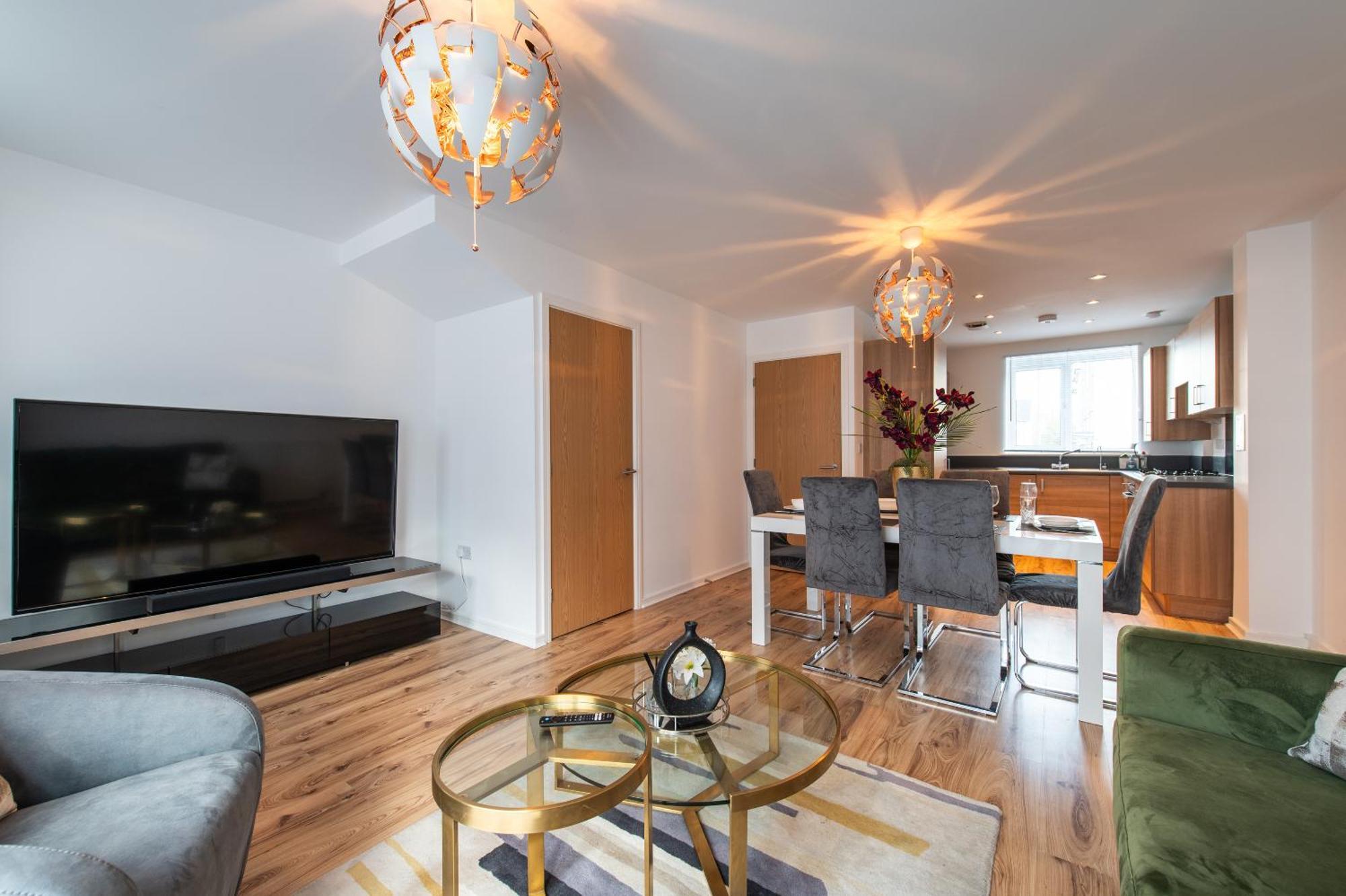 The Rise - A Beautiful 2 Bedroom House, Only 17mins To London!!! Northfleet