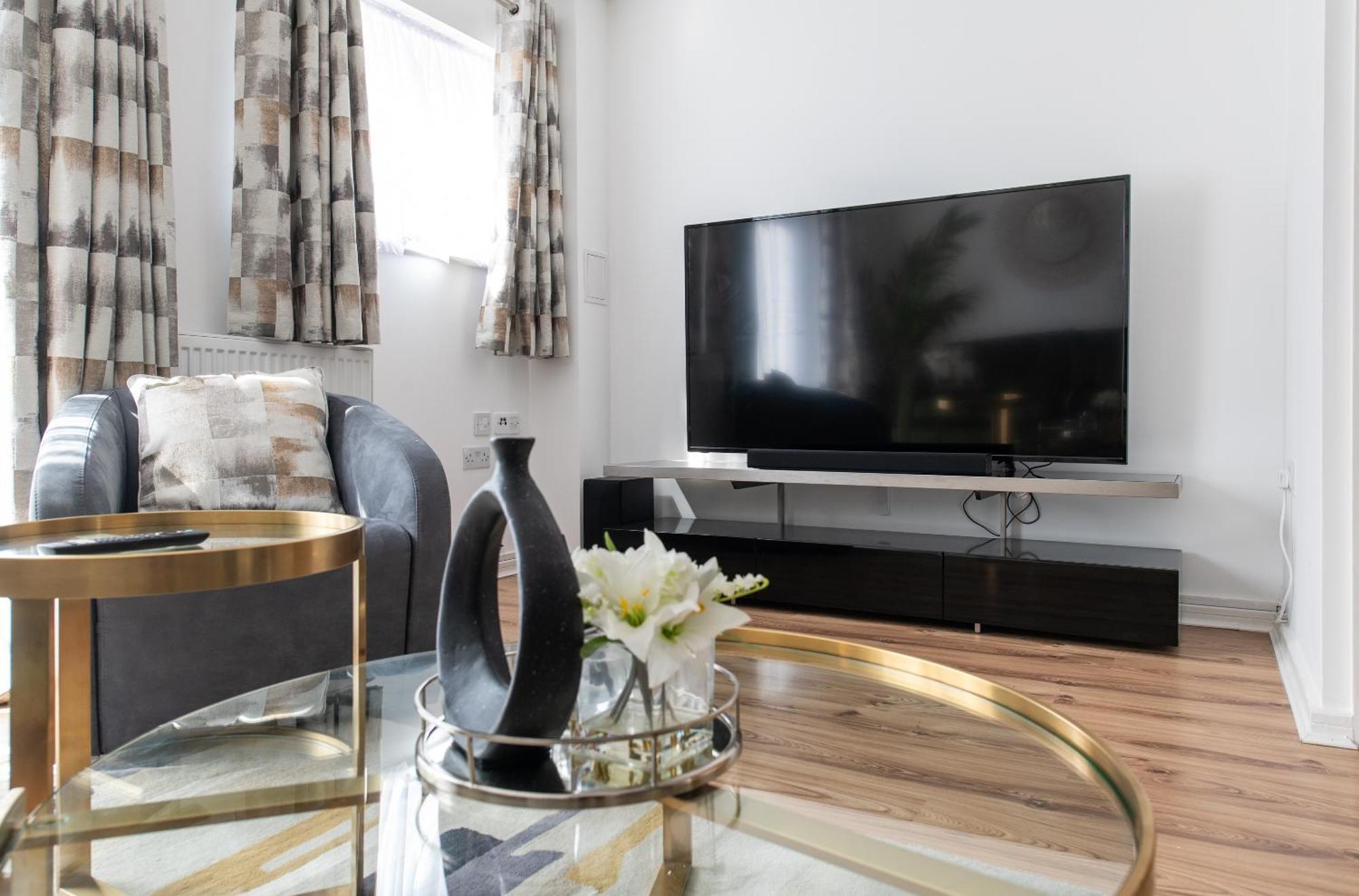 Holiday home The Rise - A Beautiful 2 Bedroom House, Only 17mins To London!!! *