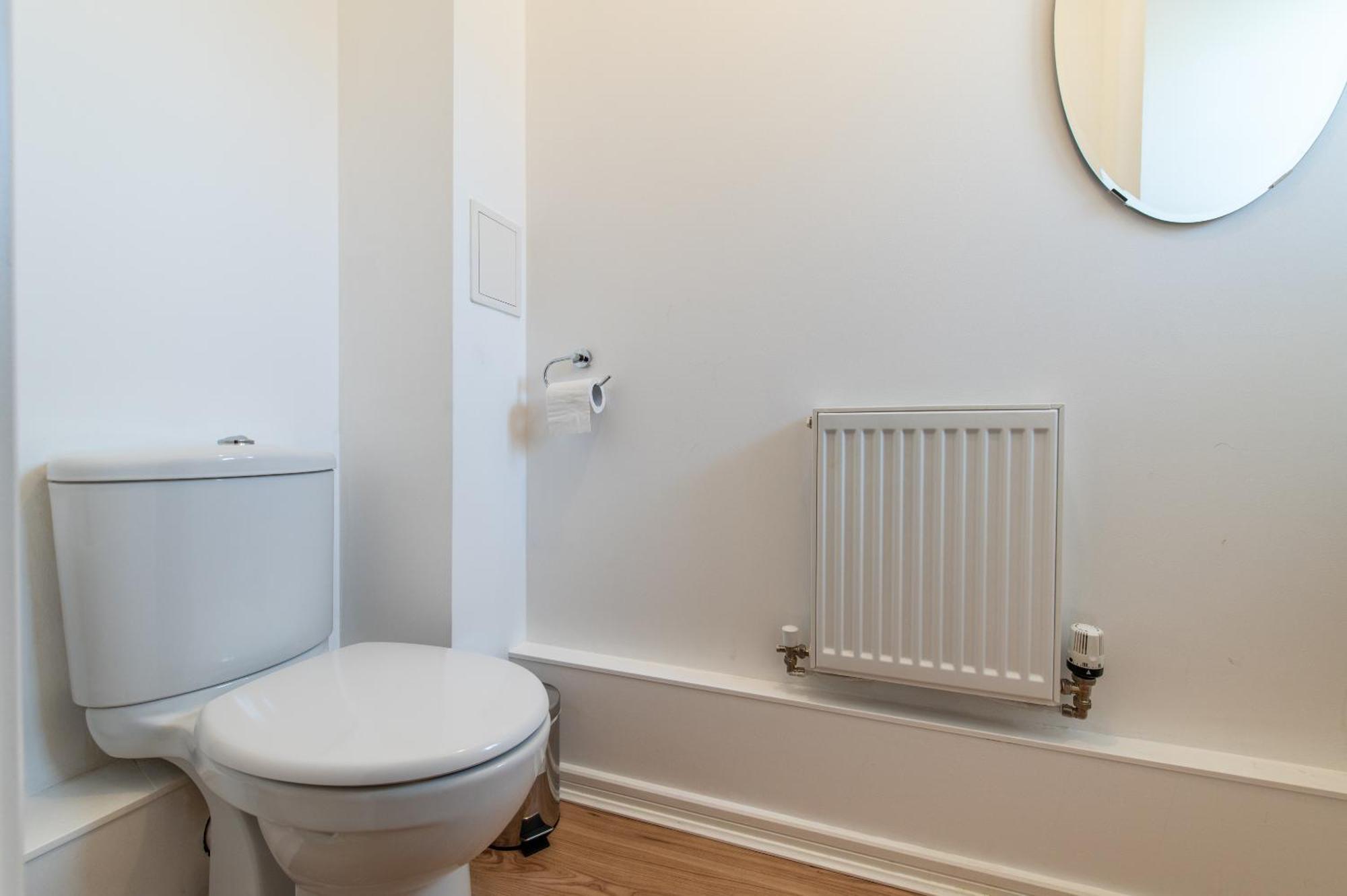 The Rise - A Beautiful 2 Bedroom House, Only 17mins To London!!! * Northfleet