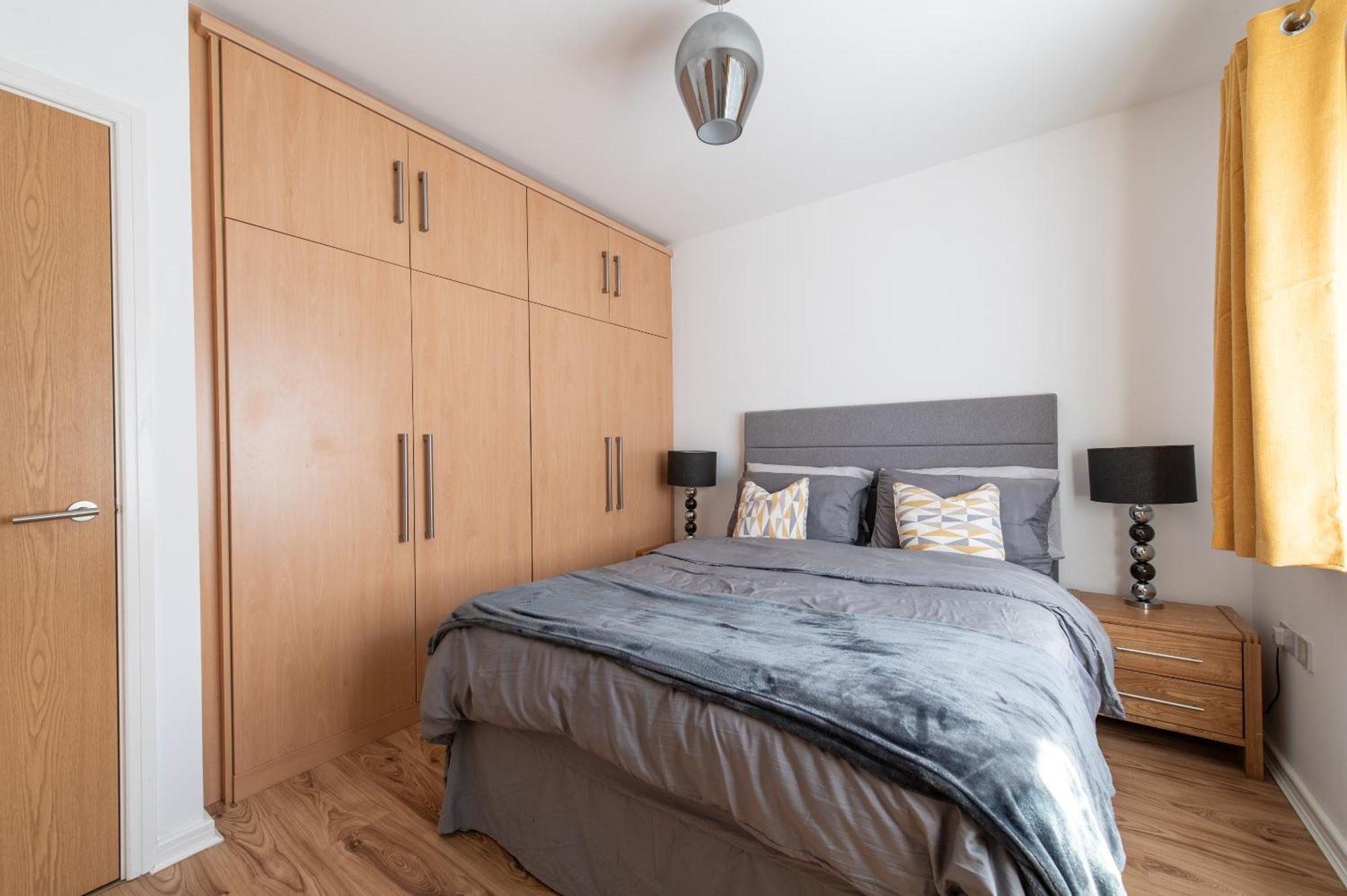 The Rise - A Beautiful 2 Bedroom House, Only 17mins To London!!! * Northfleet